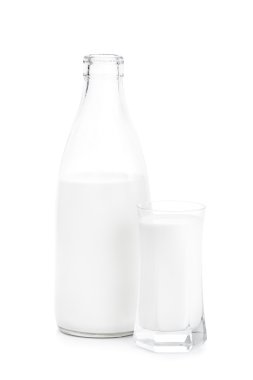 şişe ve bir bardak süt