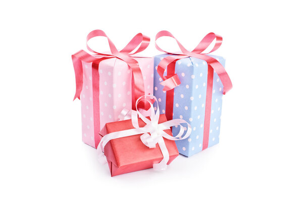 Подарки изолированы на белом
