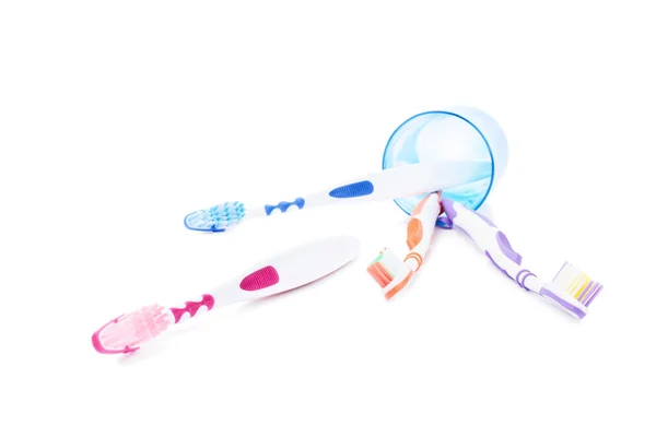 Gedaald tandenborstel bekerhouder met verspreide tandenborstels — Stockfoto
