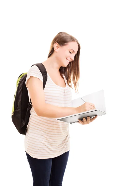 Chica joven escribiendo algo — Foto de Stock