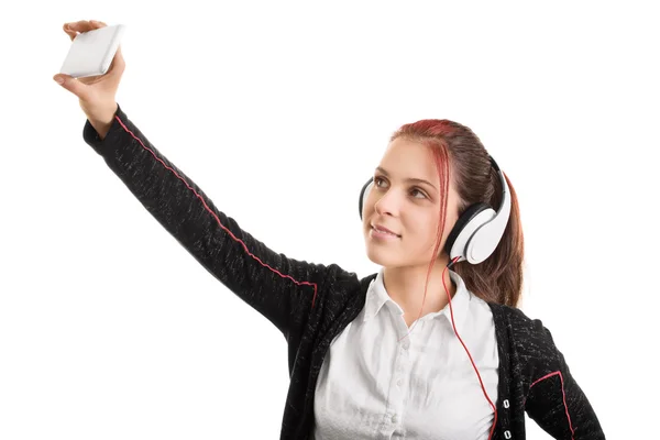 Chica usando auriculares y tomando una selfie —  Fotos de Stock