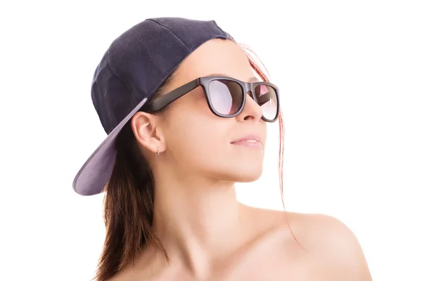 Ritratto di ragazza con cappello e occhiali da sole — Foto Stock