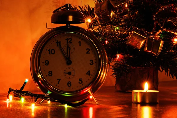 gece yarısına bir dakika