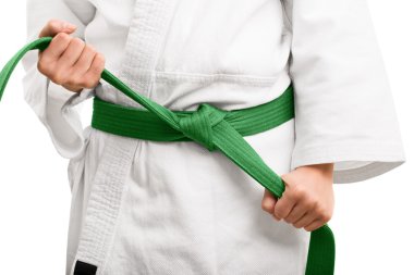 Onun kemer bağlayan bir kimono içinde genç kız