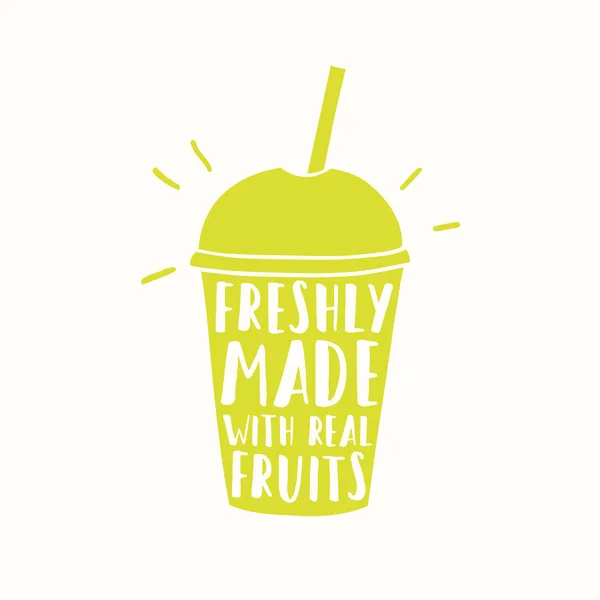 Fraîchement fait avec de vrais fruits. Jus ou tasse de smoothie à emporter — Image vectorielle