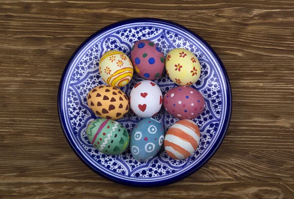 Plate with Easter eggs — Stock Photo, Image