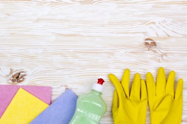 Deterjan, paçavra, lateks eldiven