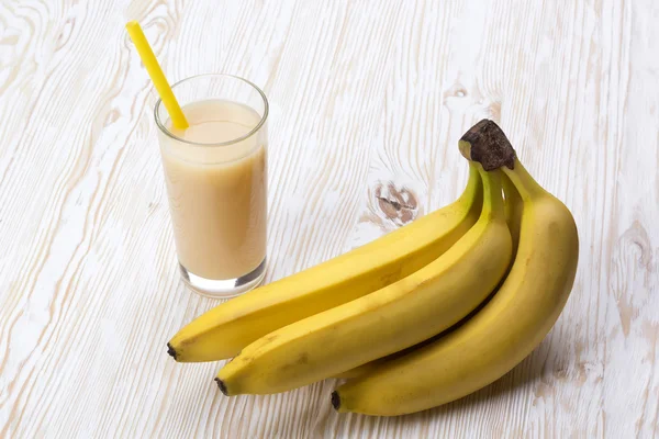 Jugo de plátano con plátanos —  Fotos de Stock