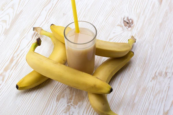 Jugo de plátano con plátanos —  Fotos de Stock