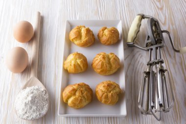 Lezzetli eklerleri, yumurta, un ve idare Mikser.