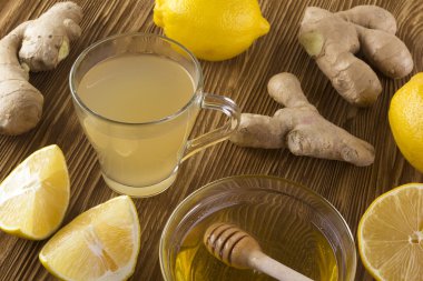 limon ve bal ile zencefil çayı fincan.