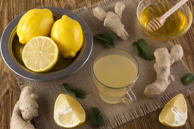 limon ve bal ile zencefil çayı fincan.