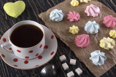 Kremalı kurabiye ve çay