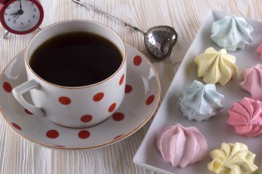 Kremalı kurabiye ve çay