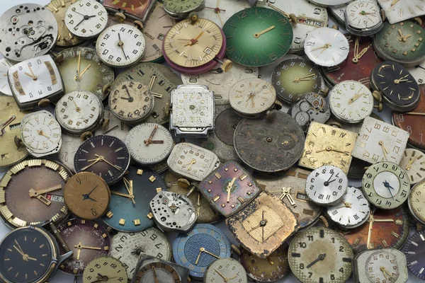 Vários relógios de bolso antigos — Fotografia de Stock