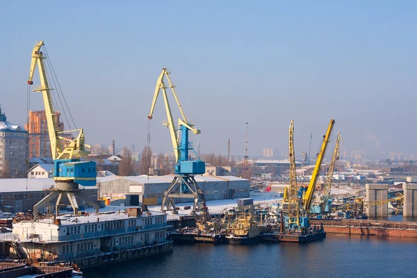 View to empty cargo dock with cranes and containers — Stock Photo, Image