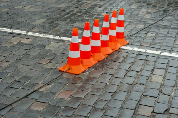 Fila di coni di traffico — Foto Stock