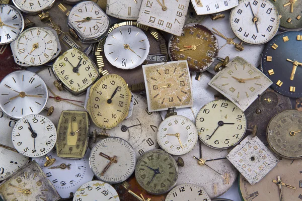 Nahrát různé starožitné kapesní hodinky — Stock fotografie