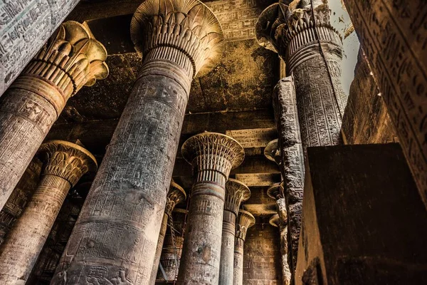 Колонны Иероглифы Храме Хнума Эсне — стоковое фото