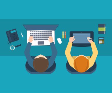 Tasarımcı ofis çalışma araçları ile