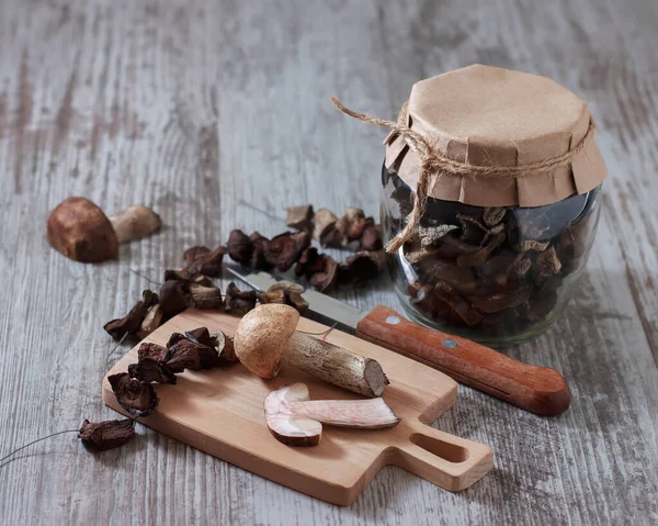 Dried forest mushrooms. Wild mushrooms are dried for storage. — Stock Image Dried Forest Mushrooms Wild Mushrooms Dried Storage Stock Photo