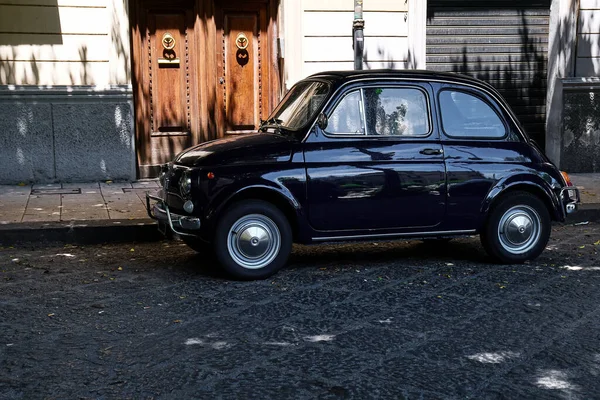 Мессина Сицилия Италия Июня 2021 Года Black Vintage 500 Припарковался — стоковое фото
