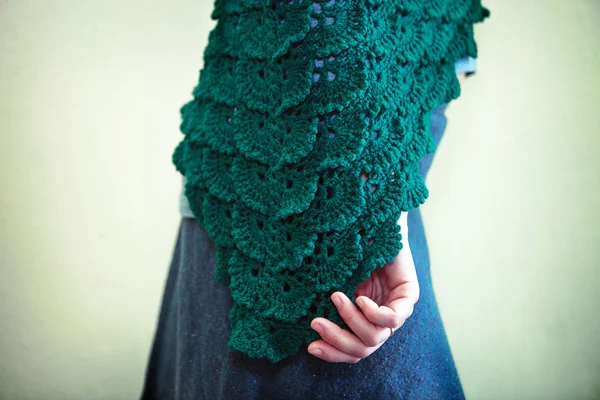Zelený pletený šál — Stock fotografie