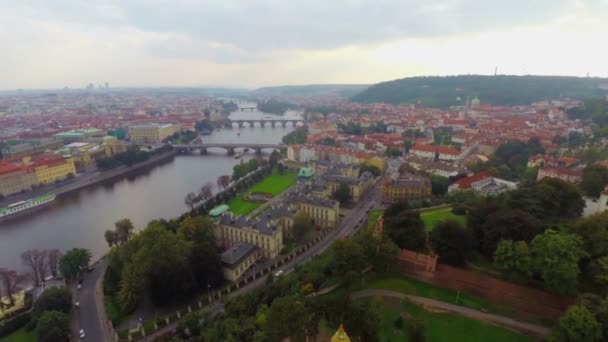 Ünlü Prag köprüler — Stok video