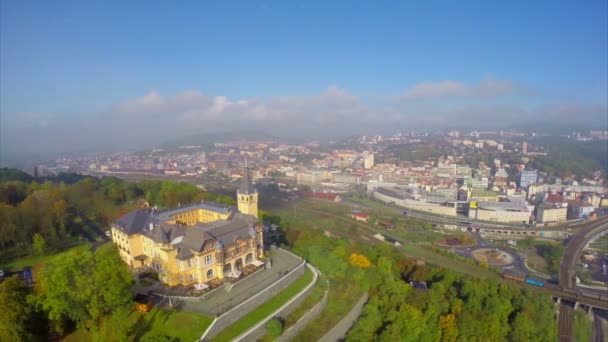 Прекрасний вид на місто з повітря — стокове відео