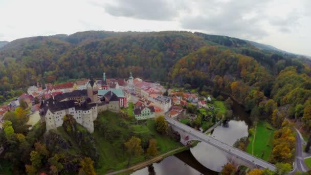 Castello europeo con fiume — Video Stock