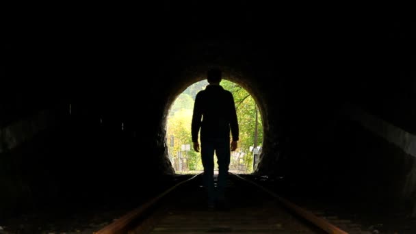 Man walks in tunnel — Stock Video