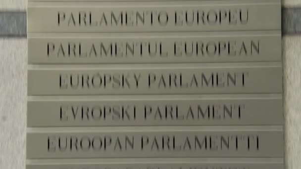 Ευρωπαϊκό Κοινοβούλιο πιάτο λογότυπων — Αρχείο Βίντεο