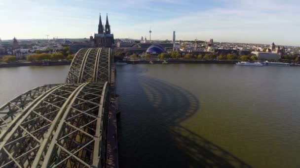 Järnvägsbron i Köln — Stockvideo