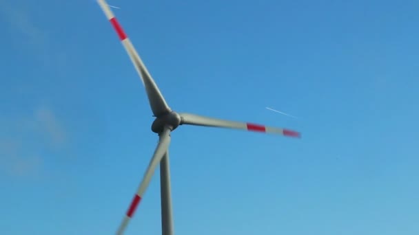 Moinhos de vento funcionando — Vídeo de Stock