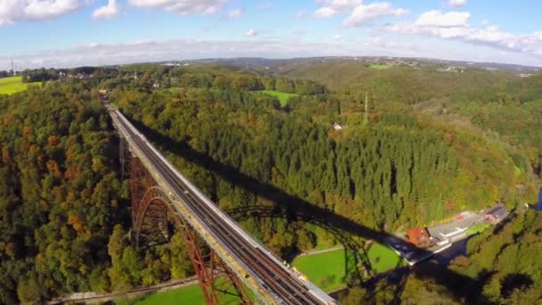 Hoge stalen brug — Stockvideo