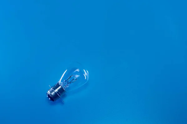 Лампочка Автомобиля Синем Фоне — стоковое фото