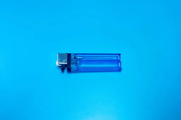 Encendedor Gas Azul Sobre Fondo Azul Claro —  Fotos de Stock
