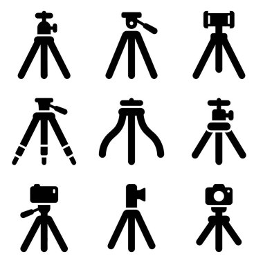 Kameralar ve cep telefonları için beyaz arka planda izole edilmiş çeşitli tripodları temsil eden dokuz farklı siyah siluet simgesi. Basit vektör grafik tasarımı.