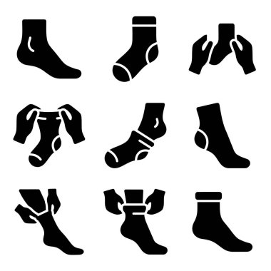 Farklı stil, açı ve tasarımları siyah, renklendirme ayakkabıları ve moda aksesuarlarıyla gösteren çeşitli çorap siluetleri..