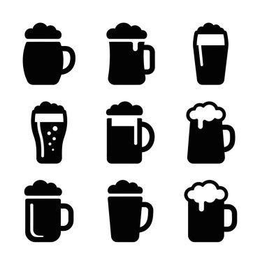 Çeşitli bira bardakları ve köpüklü biralarla dolu bardakları tasvir eden dokuz basit siyah vektör ikonundan oluşan bir koleksiyon, kolay kullanım için beyaz bir arkaplanda izole edilmiş..