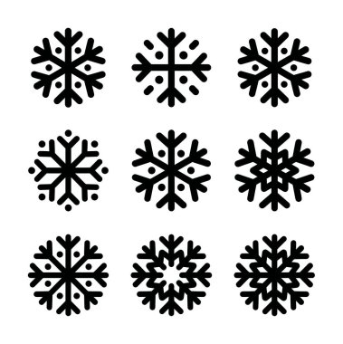 Dokuz eşsiz siyah kar tanesi ikonu seti. Basit, geometrik ve beyaz arka planda izole. Kış temaları, tatil dekorasyonları ve hava durumuyla ilgili grafikler için mükemmel.