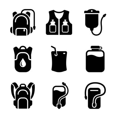 Sırt çantaları, yelekler, su keseleri ve açık hava aktiviteleri ve spor etkinlikleri için mataralar da dahil olmak üzere çeşitli hidrasyon sistemlerini temsil eden dokuz siyah katı ikon koleksiyonu..