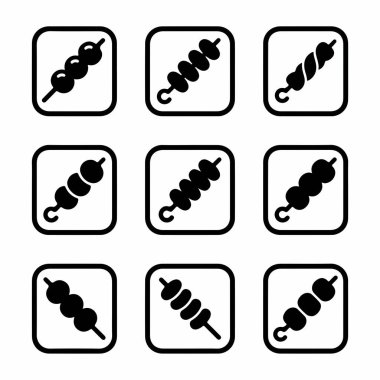 Şişler, kebaplar, satay ve esmerler gibi çeşitli ızgara yiyecekleri tasvir eden dokuz basit siyah çizgi simgesi. Kullanıcı arayüzü ögeleri için minimalist tasarım.