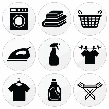 Çamaşır makinesi, ütü, deterjan ve kuru elbise askısı da dahil olmak üzere çeşitli çamaşır işleri ve eşyaları temsil eden dokuz dairesel simge koleksiyonu..