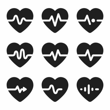Her biri farklı bir beyaz elektrokardiyogram ya da kalp atışı dalga formu içeren dokuz basit siyah kalp sembolü koleksiyonu. Kardiyoloji, sağlık ve tıbbi tasarım için izole vektör simgeleri.