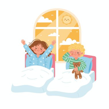 Mutlu bir erkek ve kızın ayrı yataklarında uyandığı bir görüntü. Kız esniyor ve oğlan arkasında güneşli bir pencere olan bir oyuncak ayı tutuyor..