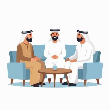 Geleneksel cüppeli üç adam mavi bir koltukta oturup modern bir salonda sakin bir konuşma yapıyorlar.