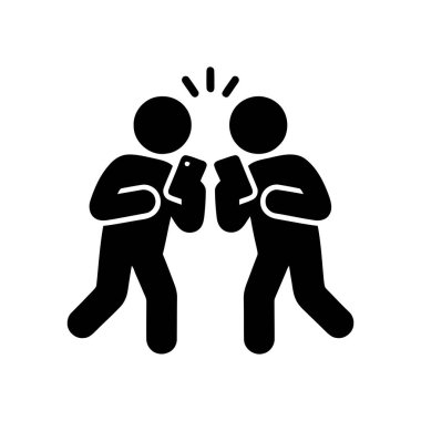 Dijital çatışmayı resmeden telefon savaşı ve akıllı telefon kullanan iki kişi arasındaki online tartışma