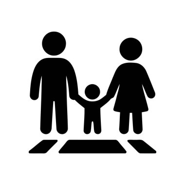 Yaya geçidinde karşıya geçerken el ele tutuşan çocuklu aile