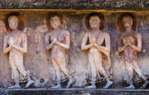 Четыре старых образа Будды — стоковое фото